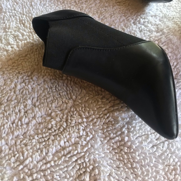 Im selling some nice pointy ancle cut high heels. - Picture 6 of 6